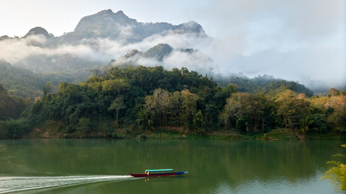 Ochtendmist over de Mekong bij Luang Prabang