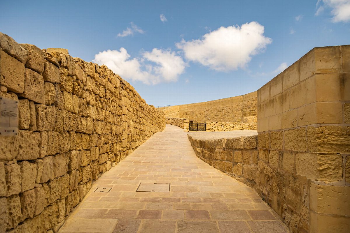 Vestingmuur van Valletta in namiddaglicht